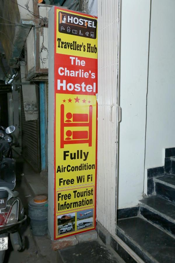 The Charlie'S Hostel New Delhi Exterior photo