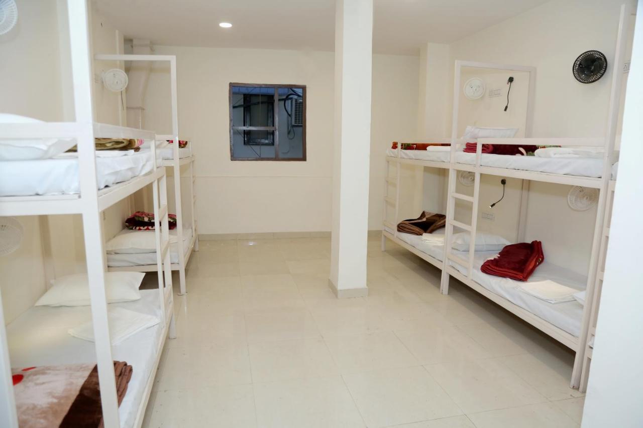The Charlie'S Hostel New Delhi Exterior photo